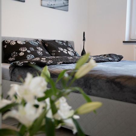 Apartament 102 G&W Apartment Вроцлав Екстериор снимка