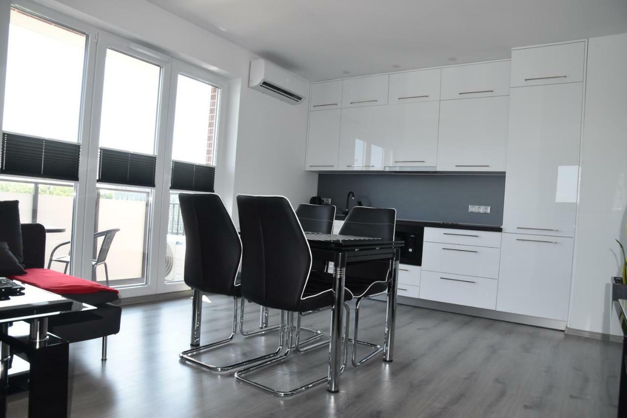 Apartament 102 G&W Apartment Вроцлав Екстериор снимка