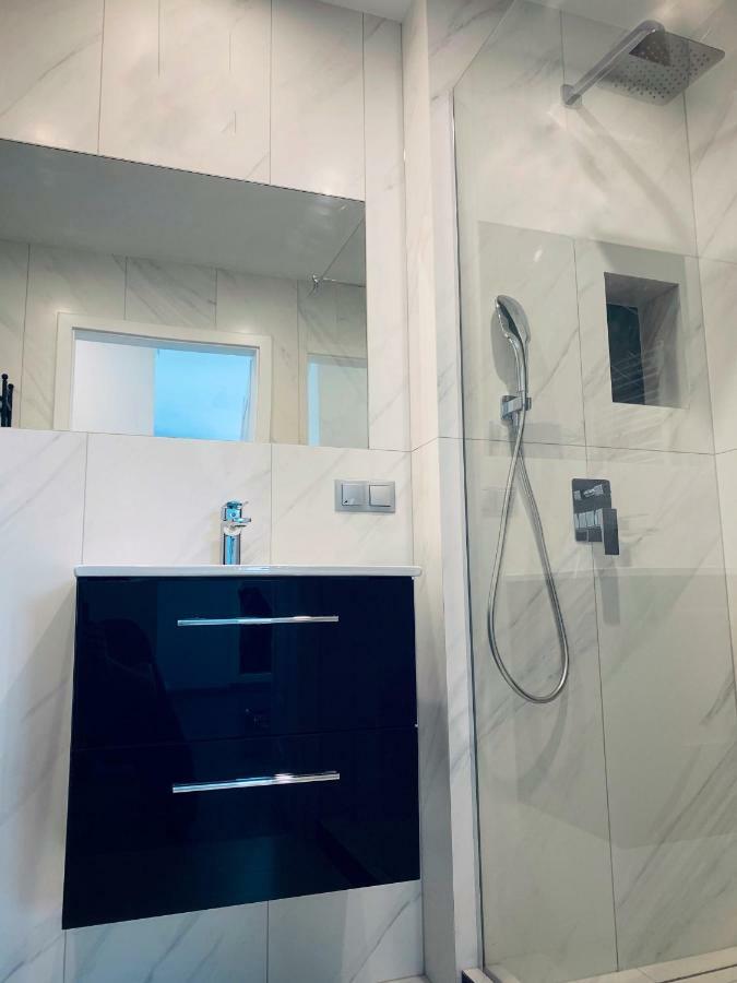 Apartament 102 G&W Apartment Вроцлав Екстериор снимка