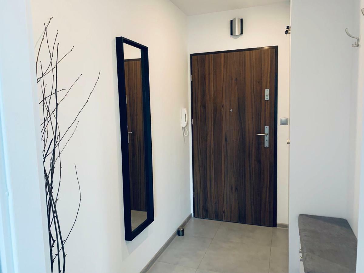 Apartament 102 G&W Apartment Вроцлав Екстериор снимка