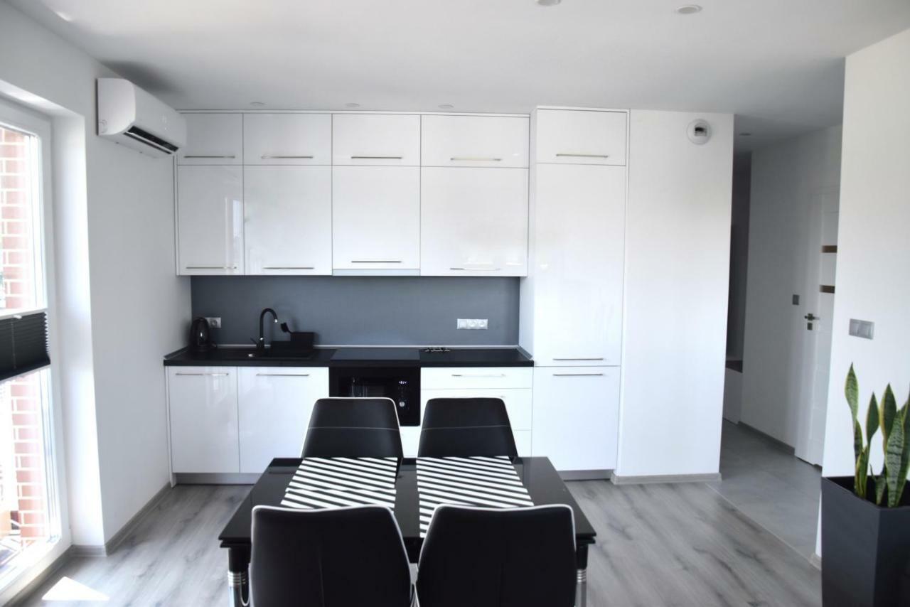 Apartament 102 G&W Apartment Вроцлав Екстериор снимка