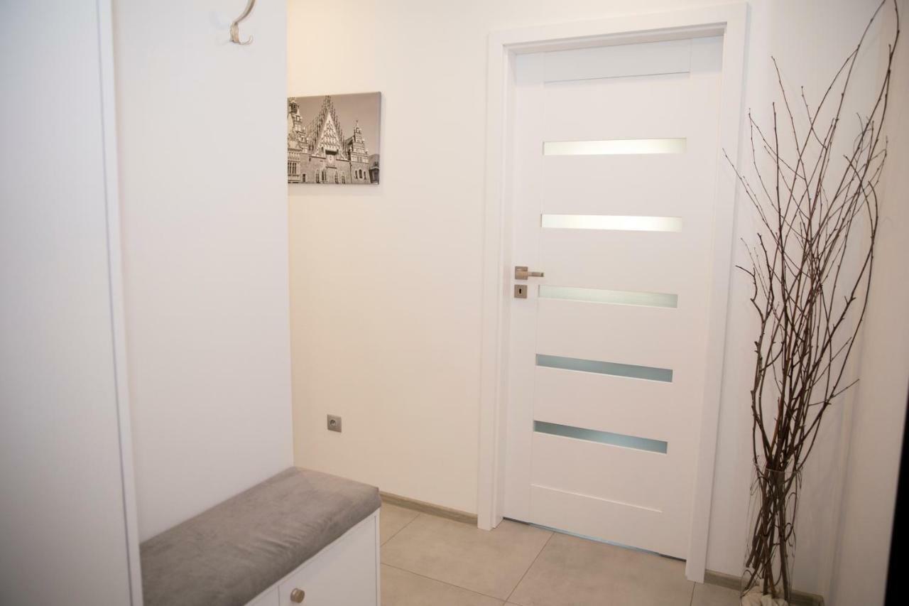 Apartament 102 G&W Apartment Вроцлав Екстериор снимка
