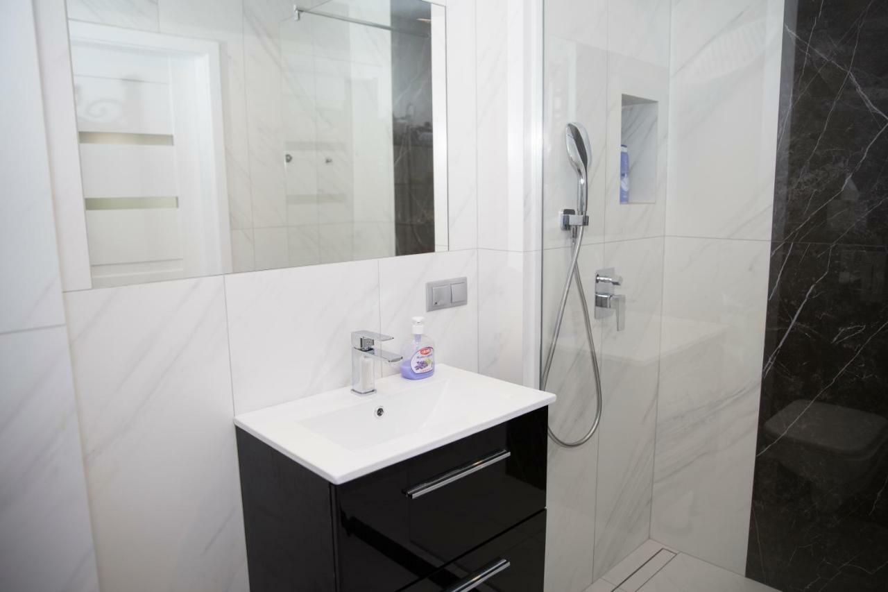 Apartament 102 G&W Apartment Вроцлав Екстериор снимка