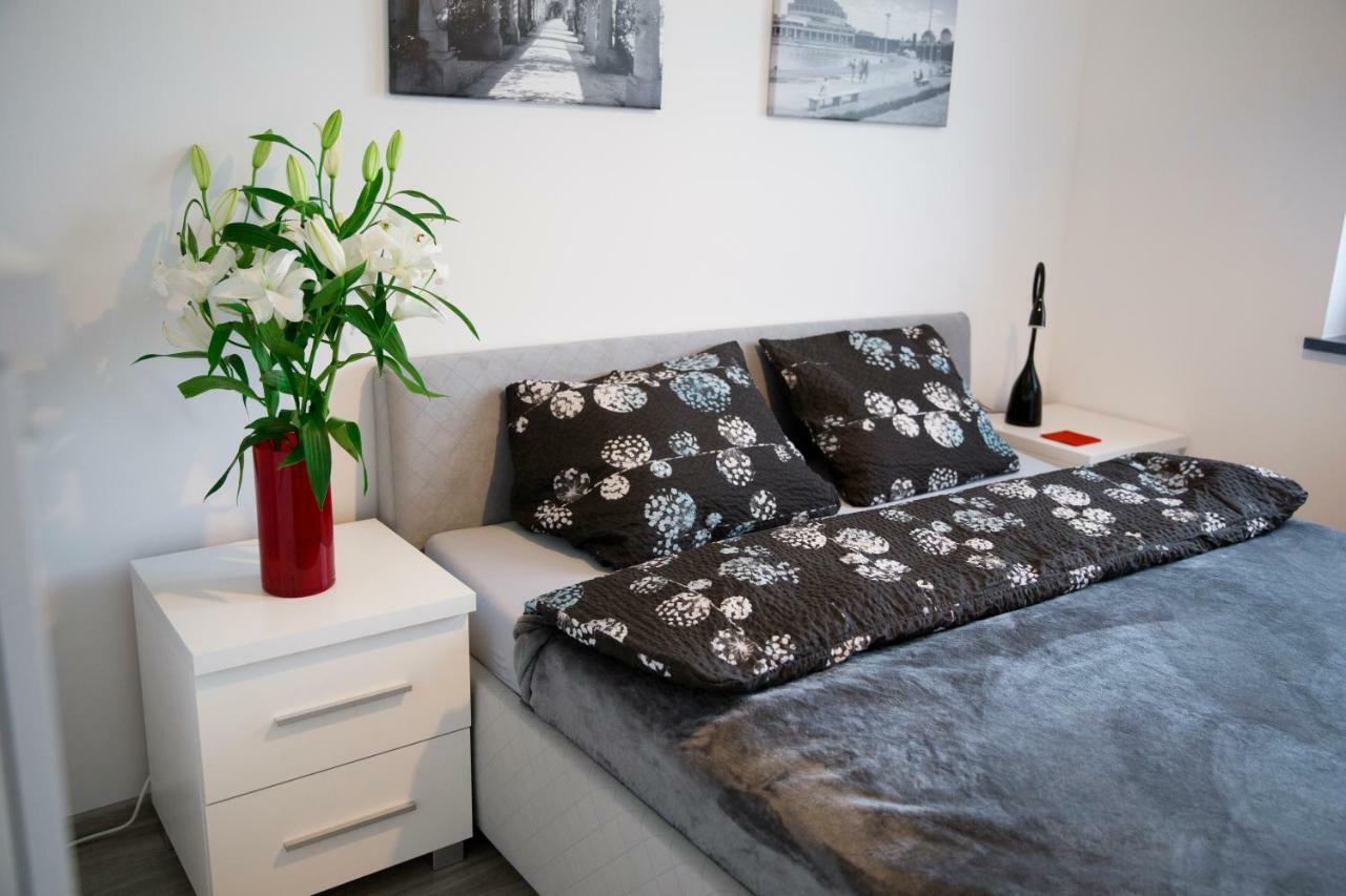 Apartament 102 G&W Apartment Вроцлав Екстериор снимка
