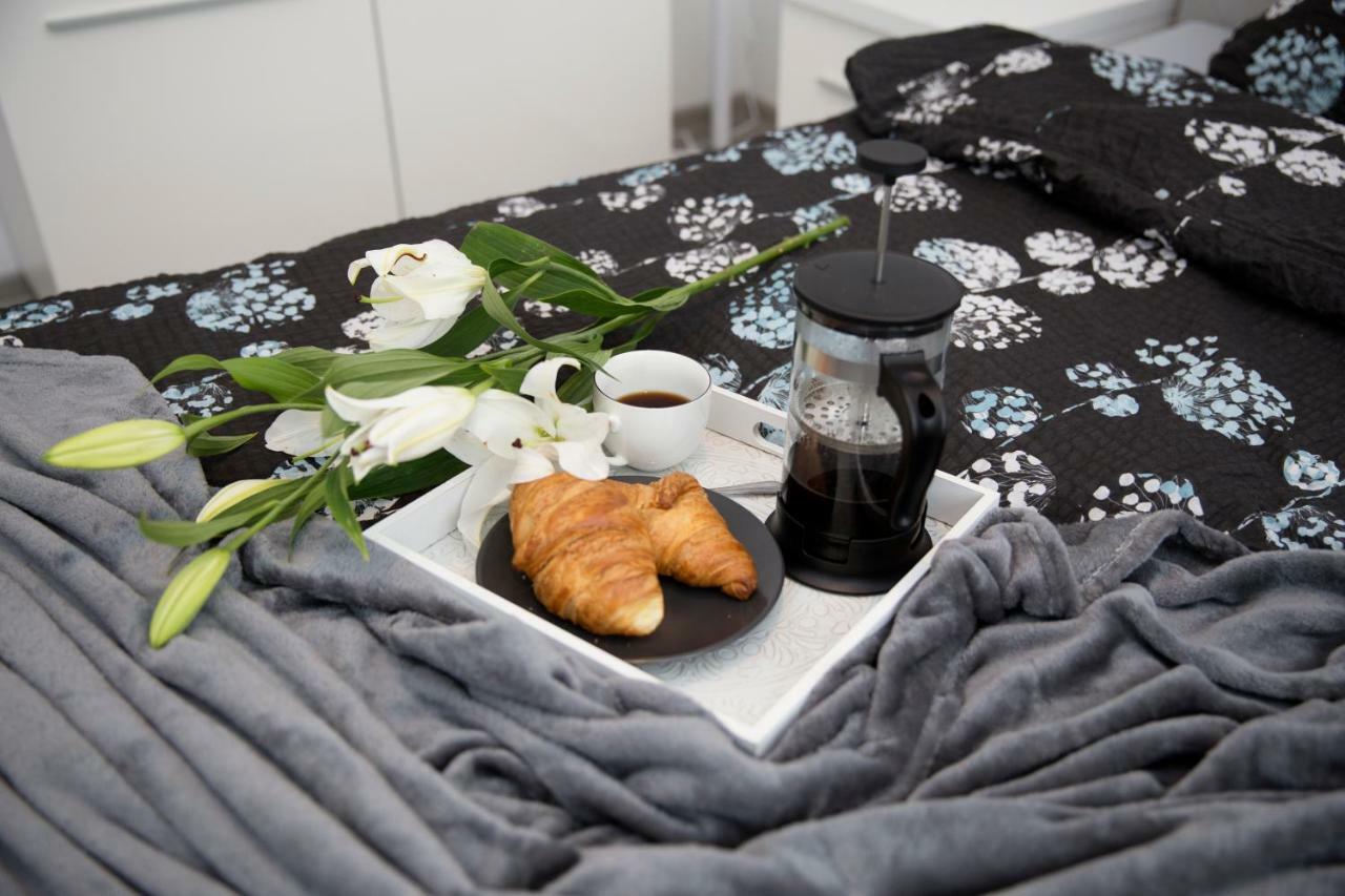 Apartament 102 G&W Apartment Вроцлав Екстериор снимка