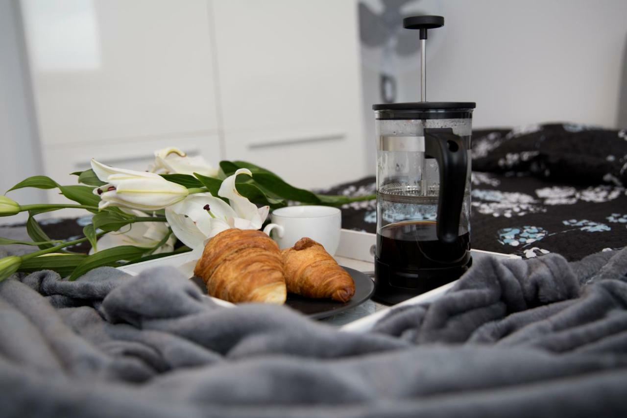 Apartament 102 G&W Apartment Вроцлав Екстериор снимка